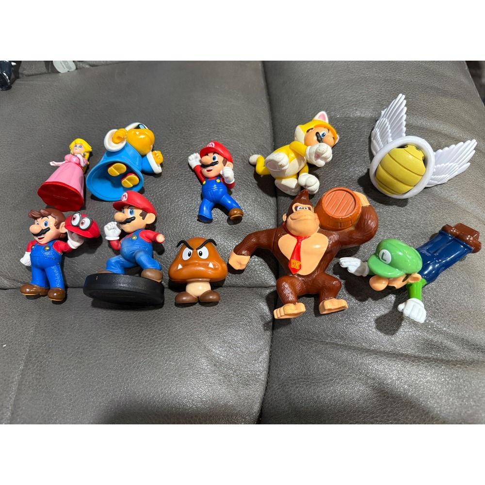 Super Mario Bros. Action Figure Set Princess‎ Peach Goomba Donkey Kong Luigi